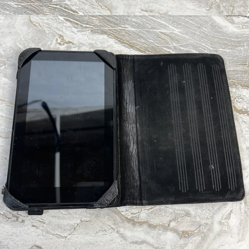 Amazon Kindle‎ Fire Tablet 1st Gen Model D01400 Bundle/ Black w/Case